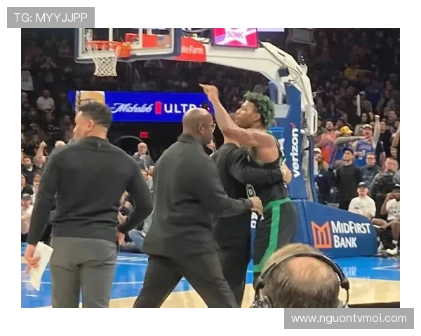 斯马特质疑裁判被罚三万五千